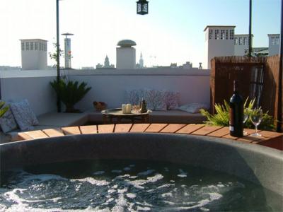 20070125003308-jacuzzi.jpg