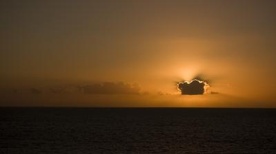20071127120549-20070910223250-atlantic-10-silhouetted-cloud.jpg