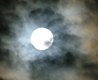 20090201174900-moon.jpg
